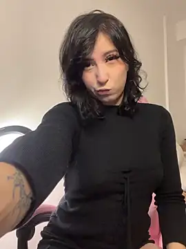 Snapshot of LoveMaki444 chatting on February 15, 6:21 am LoveMaki444 online show from February 15, 6:21 am