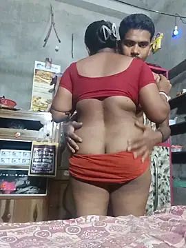 Snapshot of Fetish-Couple2 chatting on May 19, 7:58 am Fetish-Couple2 online show from May 19, 7:58 am