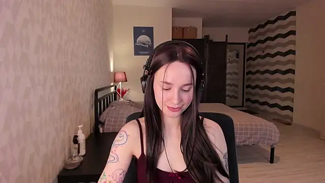 CozyAesthetics online show from February 3, 8:30 am