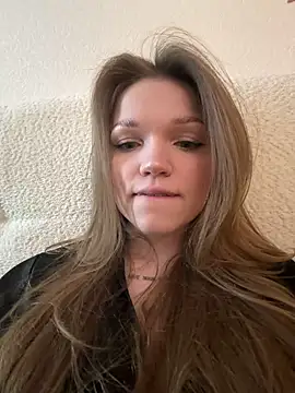 Snapshot of StreetSquirt chatting on May 28, 4:15 pm StreetSquirt online show from May 28, 4:15 pm