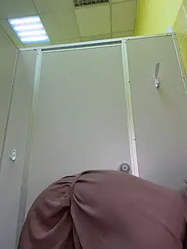 Snapshot of StreetSquirt chatting on July 16, 4:07 am StreetSquirt online show from July 16, 4:07 am