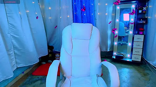 Snapshot of DanielaLati chatting on June 14, 10:01 pm DanielaLati online show from June 14, 10:01 pm