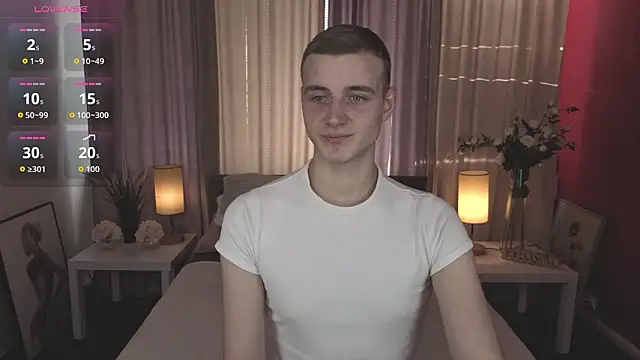 HereAlexColee online show from February 10, 2:10 pm