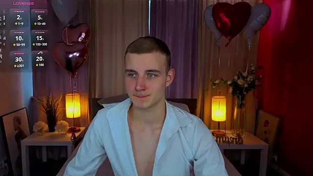 HereAlexColee online show from February 13, 2:35 pm