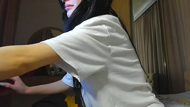 Snapshot of Lesyalisss chatting on May 14, 10:38 pm Lesyalisss online show from May 14, 10:38 pm