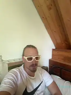 Snapshot of Faszos444444 chatting on August 2, 11:52 am Faszos444444 online show from August 2, 11:52 am