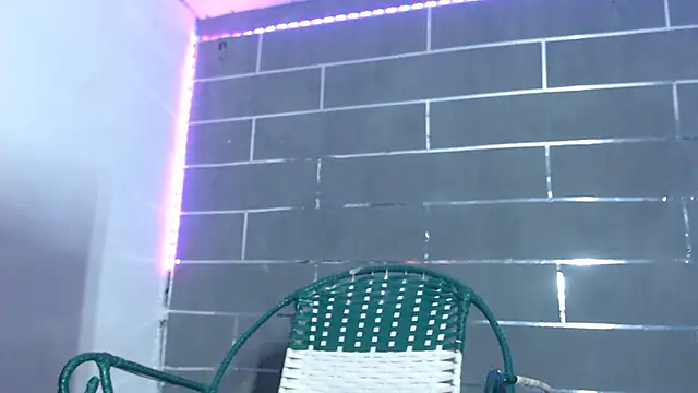 Snapshot of analyn-2027 chatting on June 19, 6:18 am analyn-2027 online show from June 19, 6:18 am
