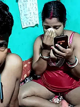 Snapshot of Your_deshibhabi25years chatting on July 23, 10:08 pm Your deshibhabi25years online show from July 23, 10:08 pm