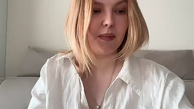 Snapshot of Ophelia_Ritz chatting on June 5, 6:52 am Ophelia Ritz online show from June 5, 6:52 am