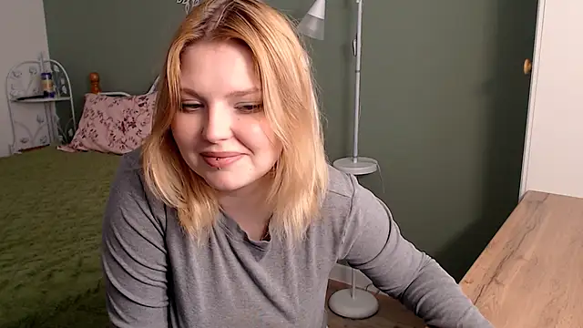 Snapshot of Ophelia_Ritz chatting on June 13, 6:33 am Ophelia Ritz online show from June 13, 6:33 am
