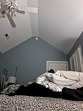 TrndSettr online show from February 6, 11:19 pm