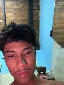Snapshot of Adan21_cm chatting on May 6, 6:41 am Adan21 cm online show from May 6, 6:41 am