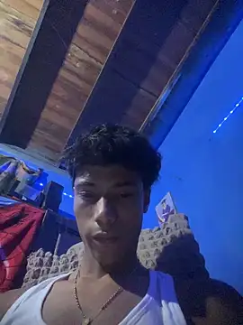 Snapshot of Adan21_cm chatting on June 3, 5:21 am Adan21 cm online show from June 3, 5:21 am