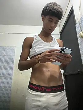 Snapshot of Adan21_cm chatting on June 7, 5:33 am Adan21 cm online show from June 7, 5:33 am
