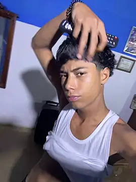 Snapshot of Adan21_cm chatting on July 16, 4:07 am Adan21 cm online show from July 16, 4:07 am