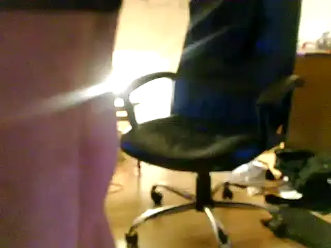 Snapshot of NylonSlave32 chatting on June 11, 4:21 am NylonSlave32 online show from June 11, 4:21 am