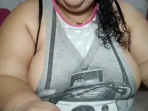 Snapshot of Danavane22 chatting on February 2, 7:01 pm Danavane22 online show from February 2, 7:01 pm