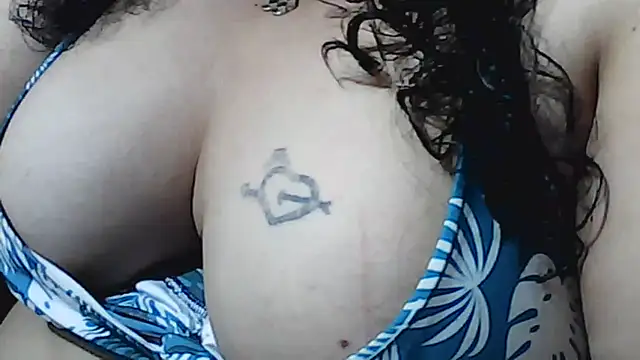 Snapshot of Danavane22 chatting on February 21, 8:10 pm Danavane22 online show from February 21, 8:10 pm