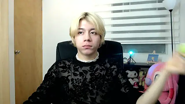 Snapshot of duvisex19 chatting on July 8, 12:15 am duvisex19 online show from July 8, 12:15 am