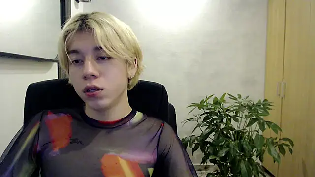 Snapshot of duvisex19 chatting on July 23, 1:30 am duvisex19 online show from July 23, 1:30 am