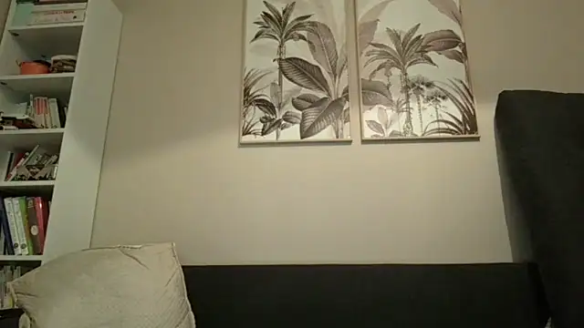 doudou310 online show from February 15, 5:48 am