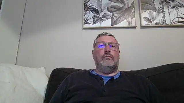 doudou310 online show from April 28, 3:33 am
