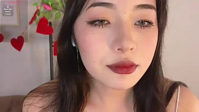 Snapshot of Noiry_Vuvez chatting on May 31, 8:10 pm Noiry Vuvez online show from May 31, 8:10 pm