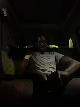 Snapshot of makemestayhard chatting on February 27, 12:38 pm makemestayhard online show from February 27, 12:38 pm