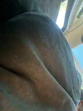 Snapshot of makemestayhard chatting on March 27, 3:23 pm makemestayhard online show from March 27, 3:23 pm