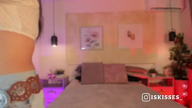 Snapshot of IsabellaSweet__ chatting on May 24, 12:32 pm IsabellaSweet online show from May 24, 12:32 pm