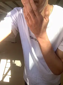 Snapshot of Spoo69 chatting on April 5, 3:42 pm Spoo69 online show from April 5, 3:42 pm