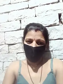 Snapshot of Divya-11431 chatting on May 31, 6:09 pm Divya-11431 online show from May 31, 6:09 pm