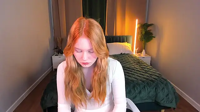 Julia Anis online show from February 13, 1:01 am