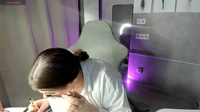 Snapshot of Valery_Grand chatting on February 21, 1:17 am Valery Grand online show from February 21, 1:17 am