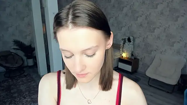 Snapshot of LianneBynon chatting on February 27, 8:14 am LianneBynon online show from February 27, 8:14 am