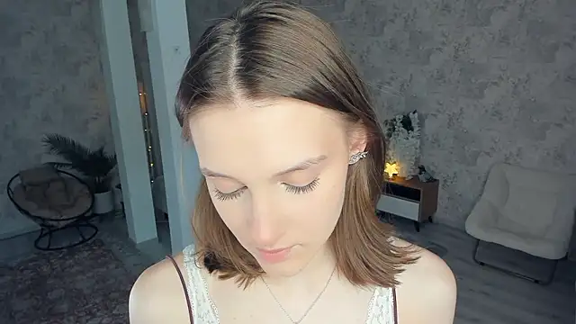 Snapshot of LianneBynon chatting on March 9, 8:40 am LianneBynon online show from March 9, 8:40 am