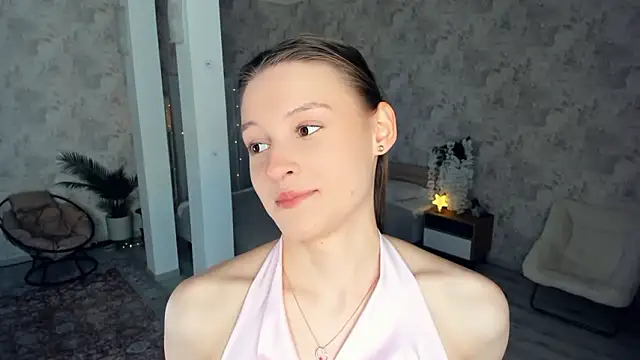 Snapshot of LianneBynon chatting on March 11, 8:42 am LianneBynon online show from March 11, 8:42 am