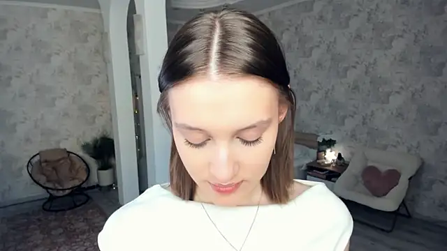LianneBynon online show from May 7, 8:42 am