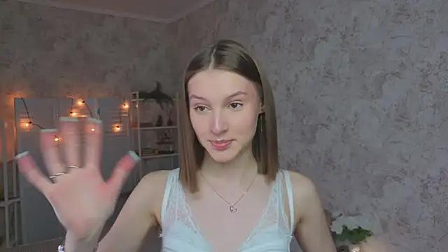 LianneBynon online show from May 16, 8:22 am