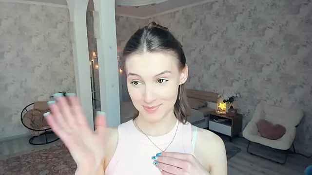 LianneBynon online show from May 24, 7:13 am