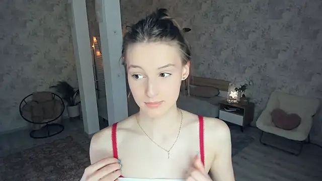 LianneBynon online show from May 25, 8:31 am