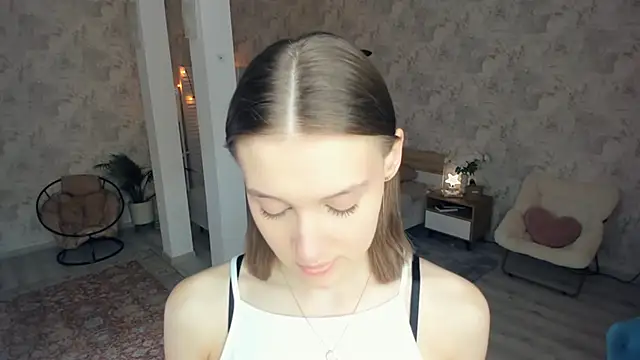 LianneBynon online show from May 28, 8:33 am