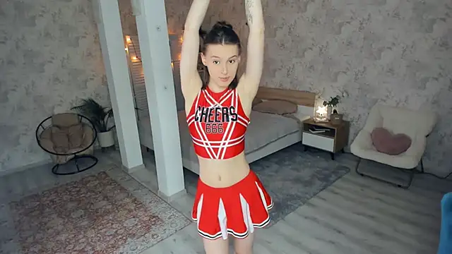 LianneBynon online show from May 30, 8:33 am