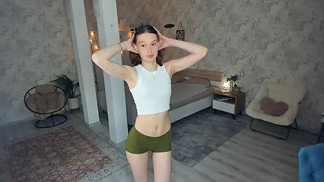 LianneBynon online show from June 4, 8:31 am
