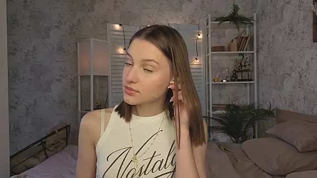 LianneBynon online show from July 6, 8:33 am