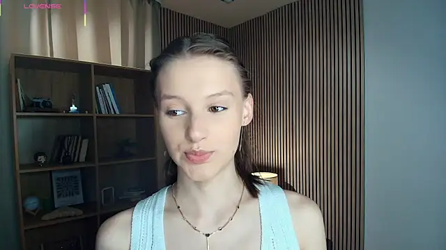LianneBynon online show from July 19, 8:40 am