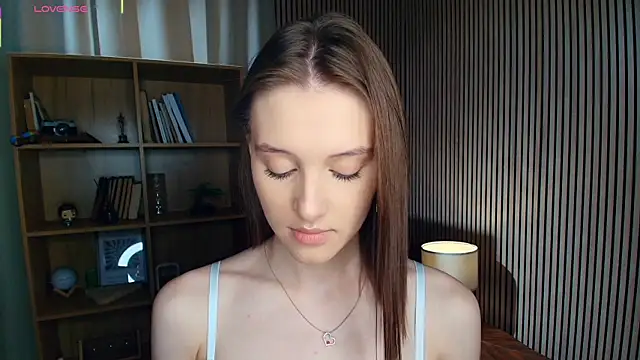 LianneBynon online show from August 7, 8:27 am
