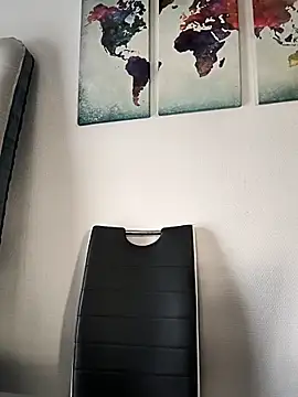 Snapshot of bobo672 chatting on March 9, 7:23 am bobo672 online show from March 9, 7:23 am