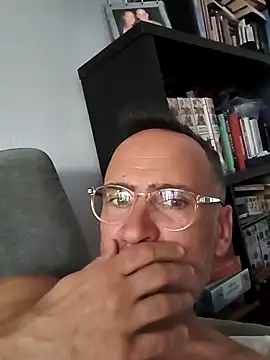 Snapshot of bobo672 chatting on March 17, 6:50 am bobo672 online show from March 17, 6:50 am