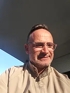 Snapshot of bobo672 chatting on April 9, 6:13 am bobo672 online show from April 9, 6:13 am